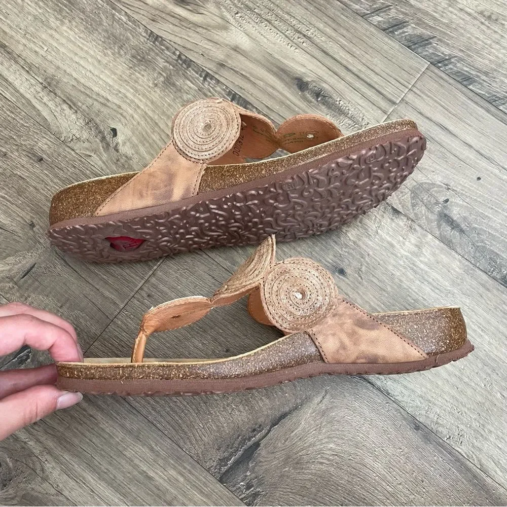 3M Thinsulate Neutral Tan Circular-Accent Women's Sandals - Picture 8 of 9